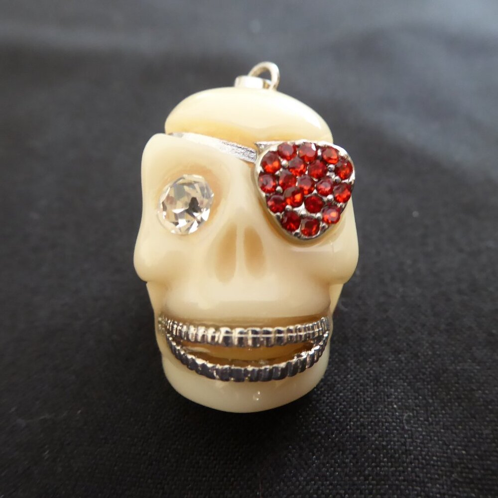 NEW STEAMPUNK BEJEWELED PIRATE SKULL CHARM PENDANT GOTHIC